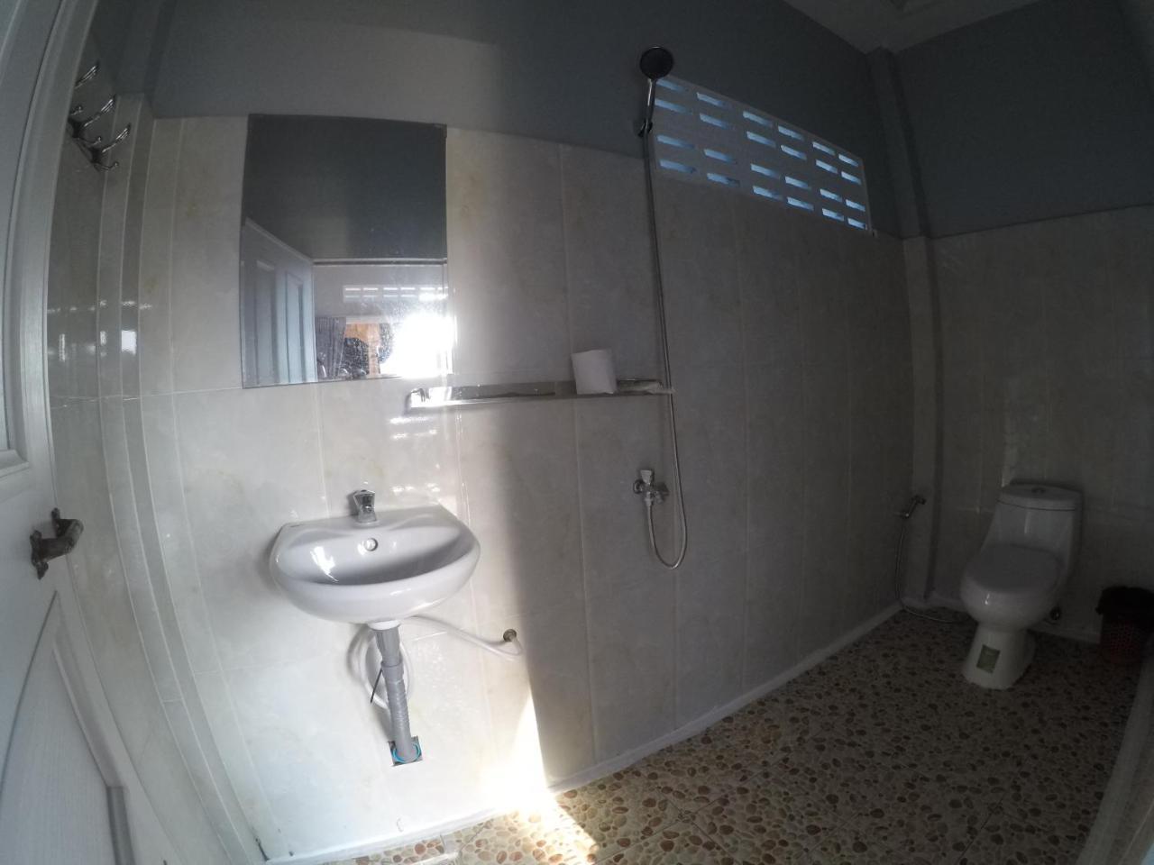 Ing Ing Guesthouse Koh Rong Sanloem Esterno foto