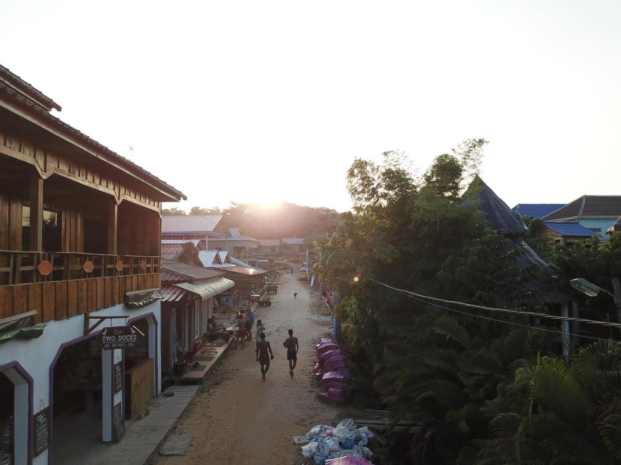 Ing Ing Guesthouse Koh Rong Sanloem Esterno foto