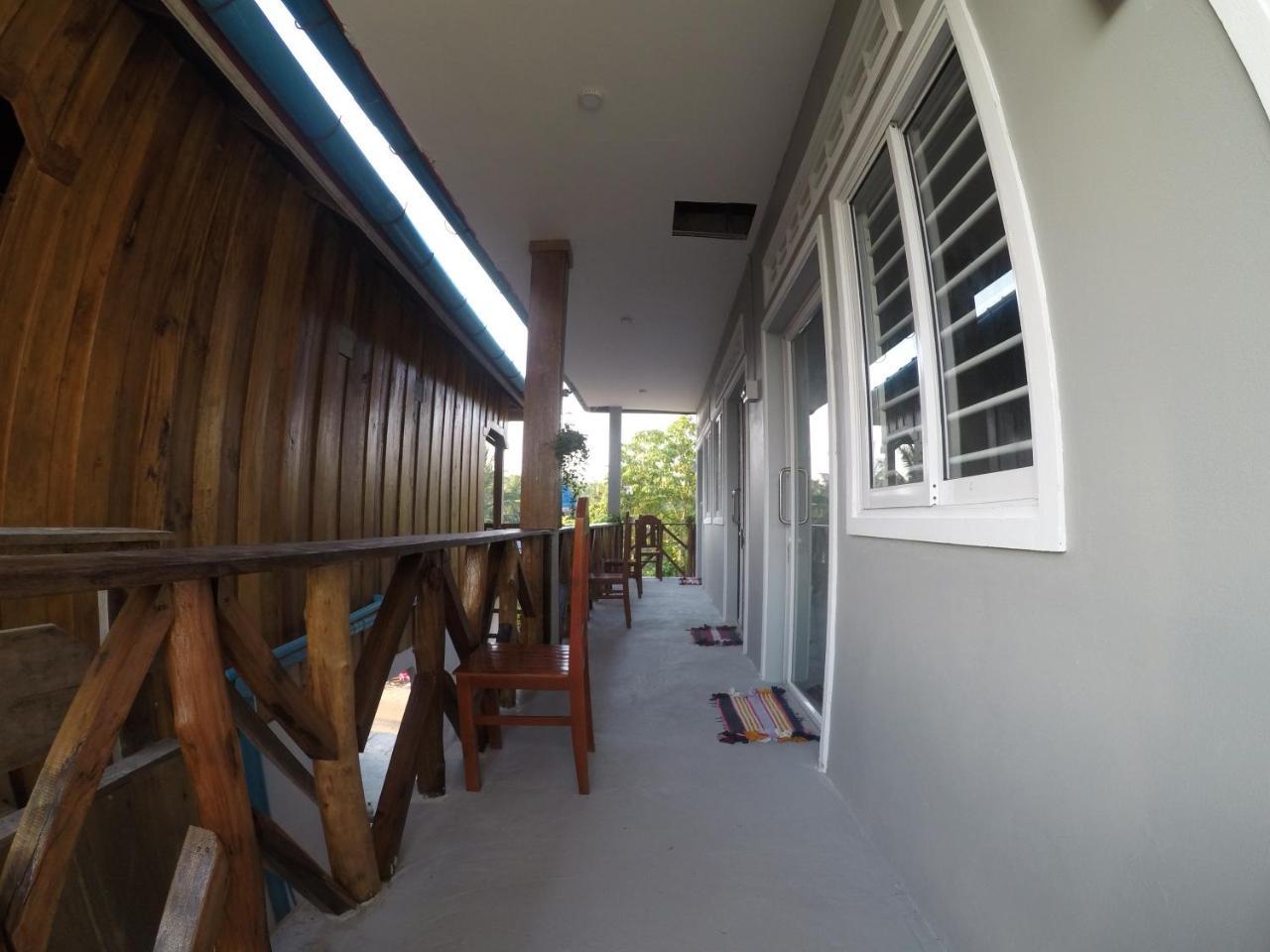 Ing Ing Guesthouse Koh Rong Sanloem Esterno foto